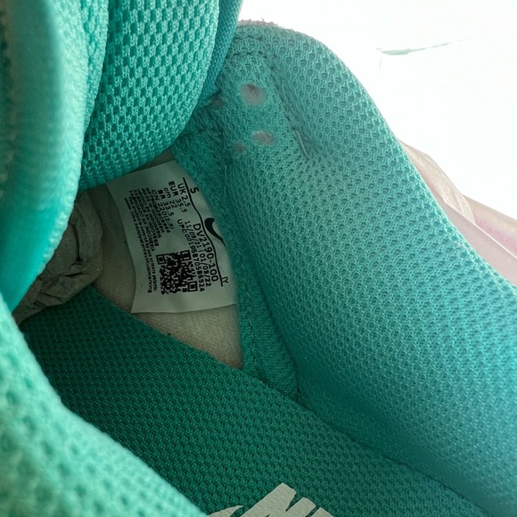 SOLD Brand New Nike Dunk Teal Zeal For Sale! Never worn. Women’s Size 5. - Picture 5 of 8